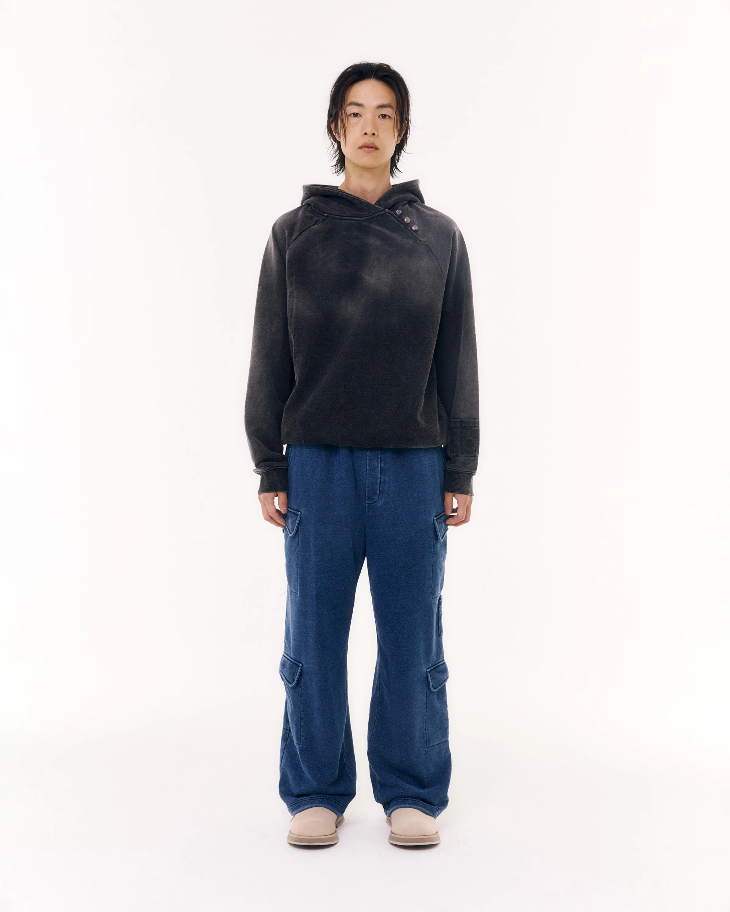 INDIGO WASH CARGO SWEATPANTS