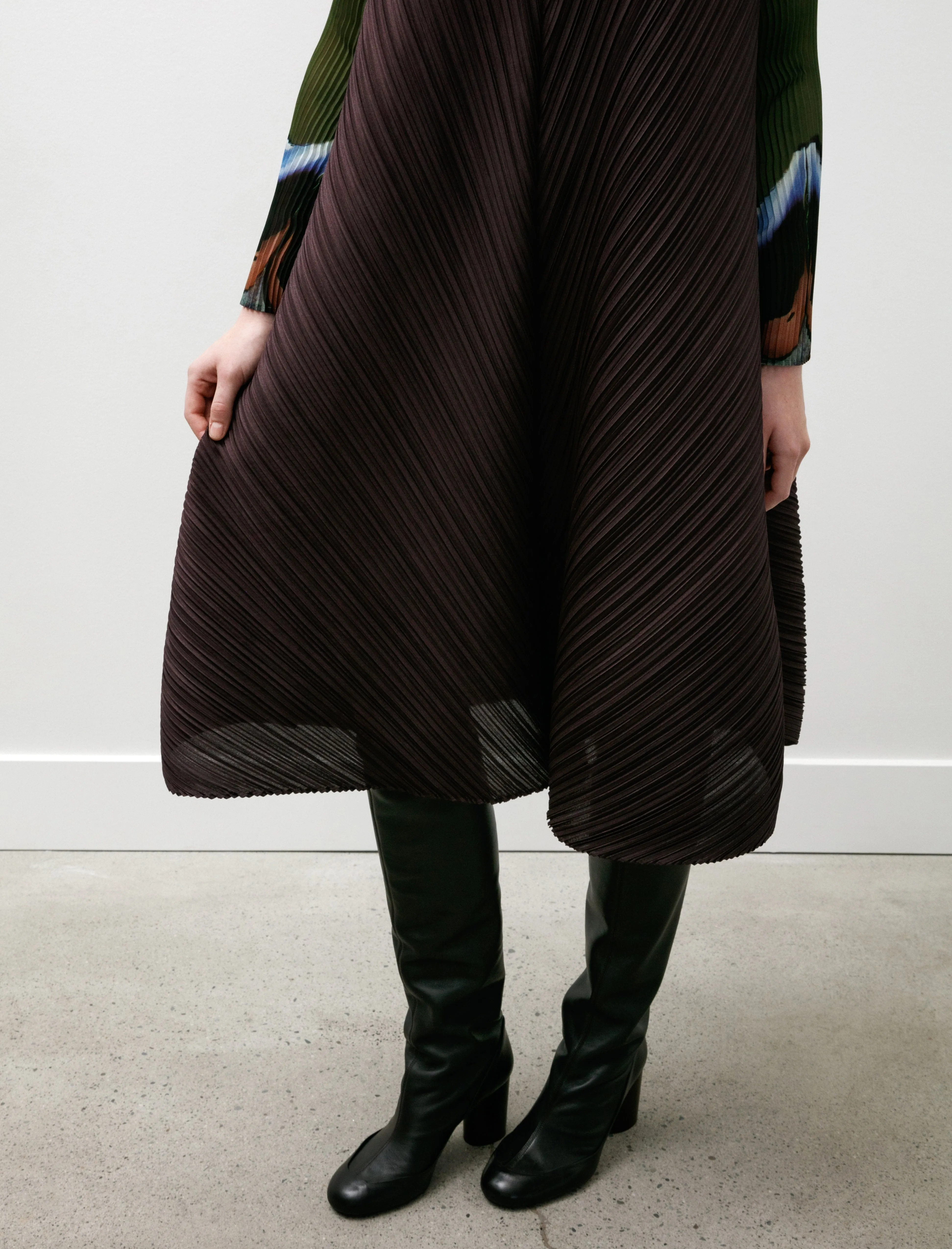 Mellow Pleats Dress Dark Brown