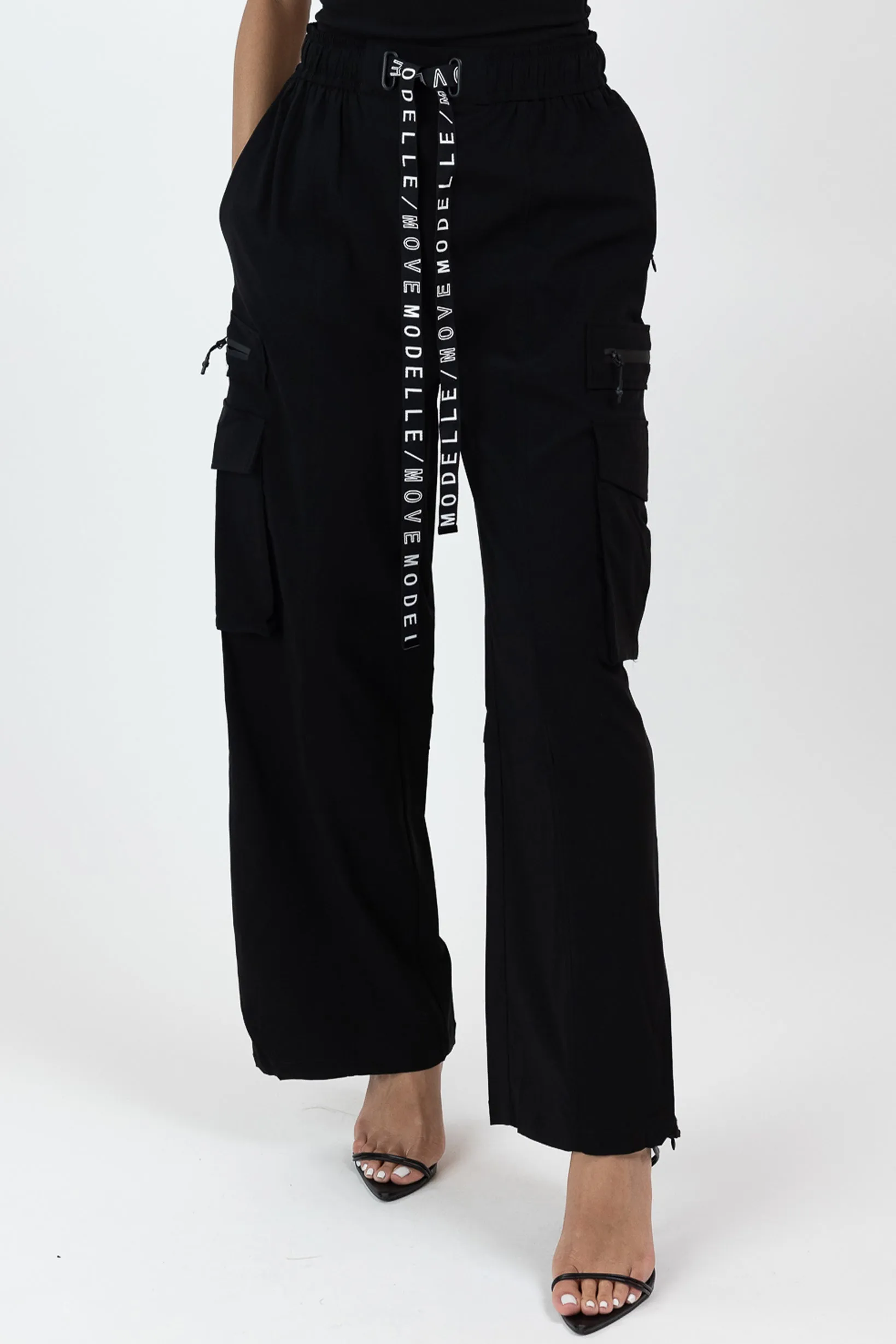 Modelle/Move Wide Leg Cargo Pants