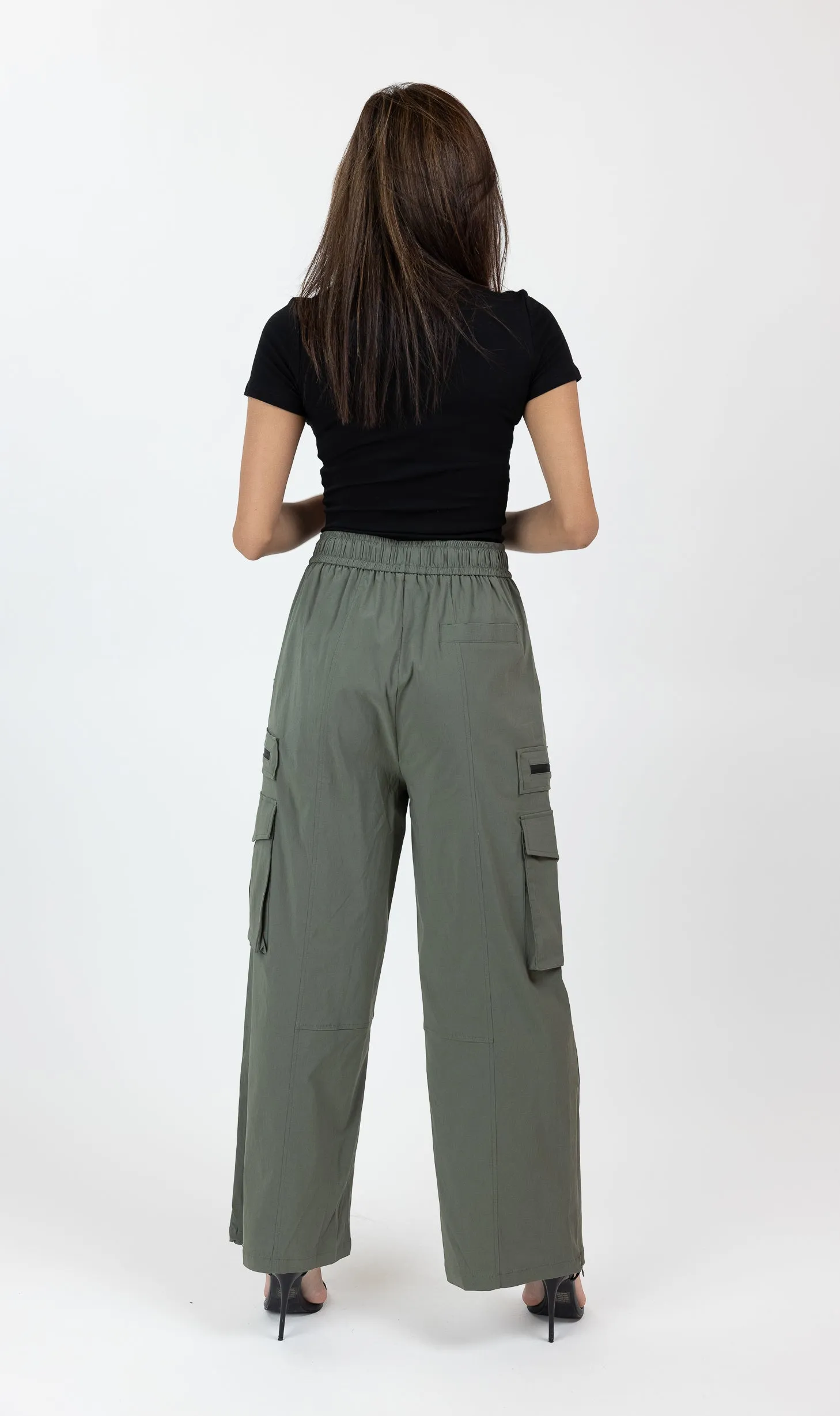 Modelle/Move Wide Leg Cargo Pants