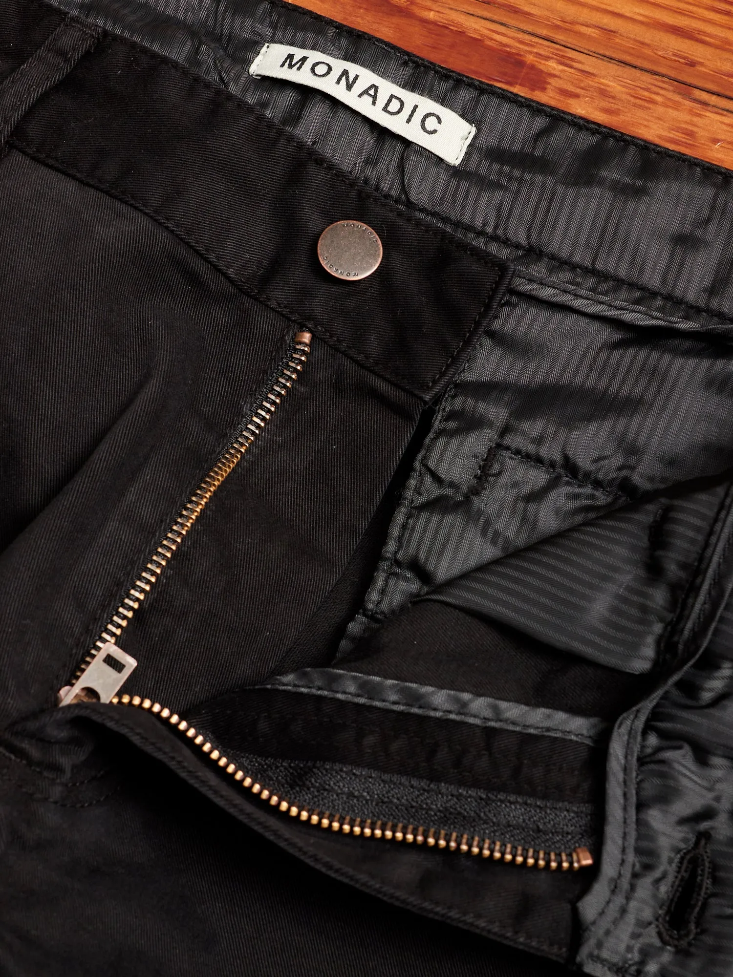 Relaxed Taper Cargo Chino in Black Stonewash