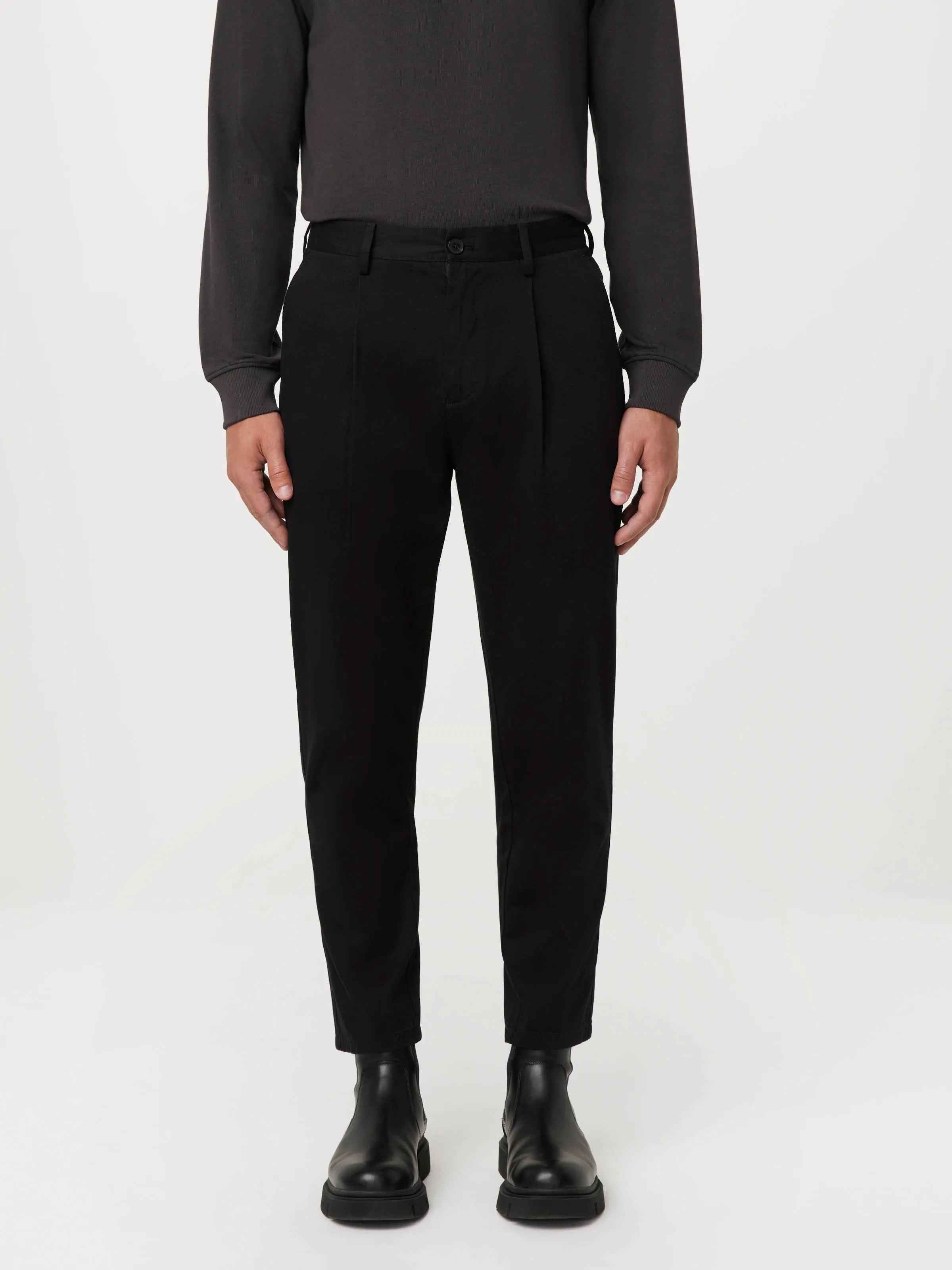 The Jamie Pleated Chino Pant in Black