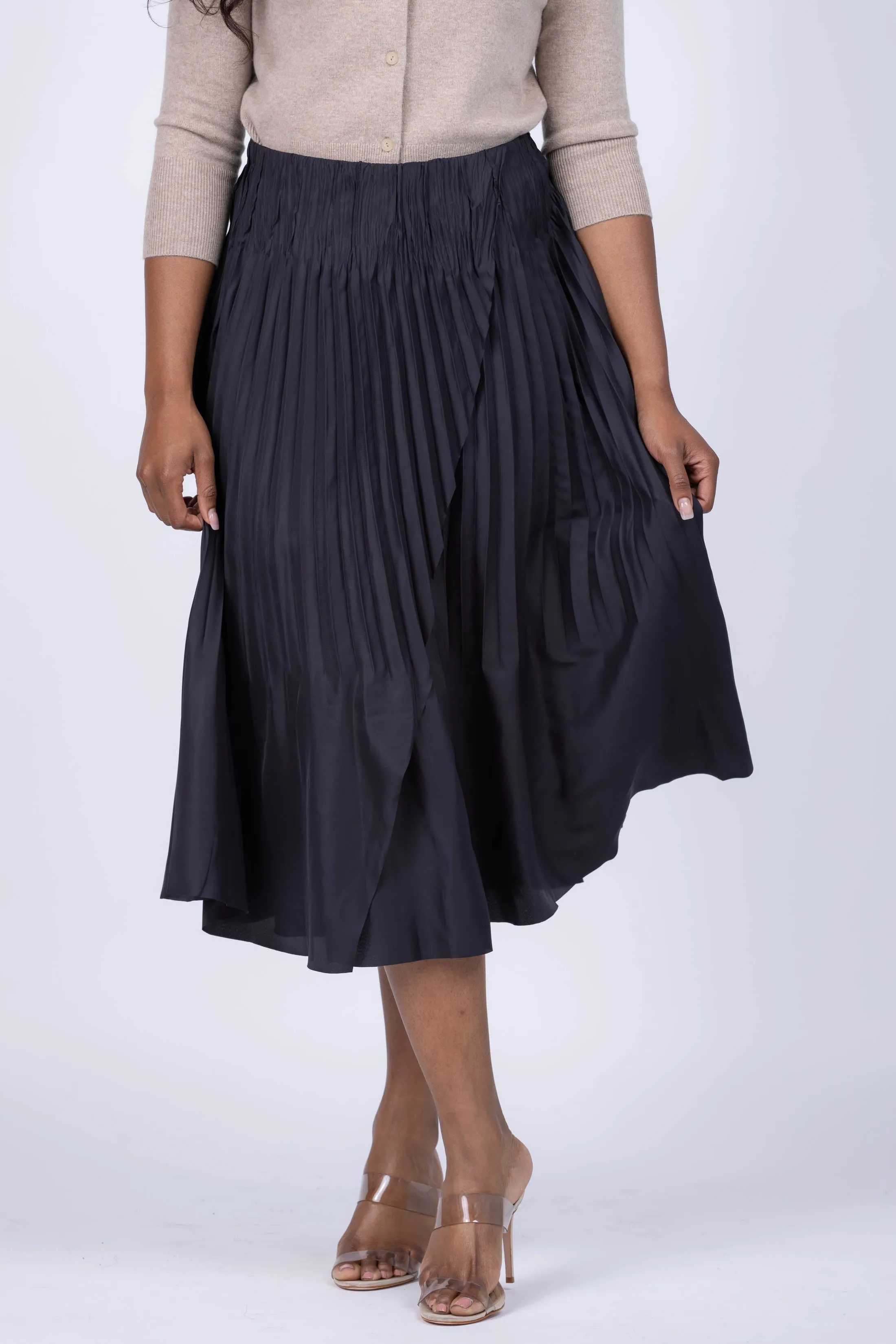 Vince Pintuck Pleated Pull On Skirt in Black