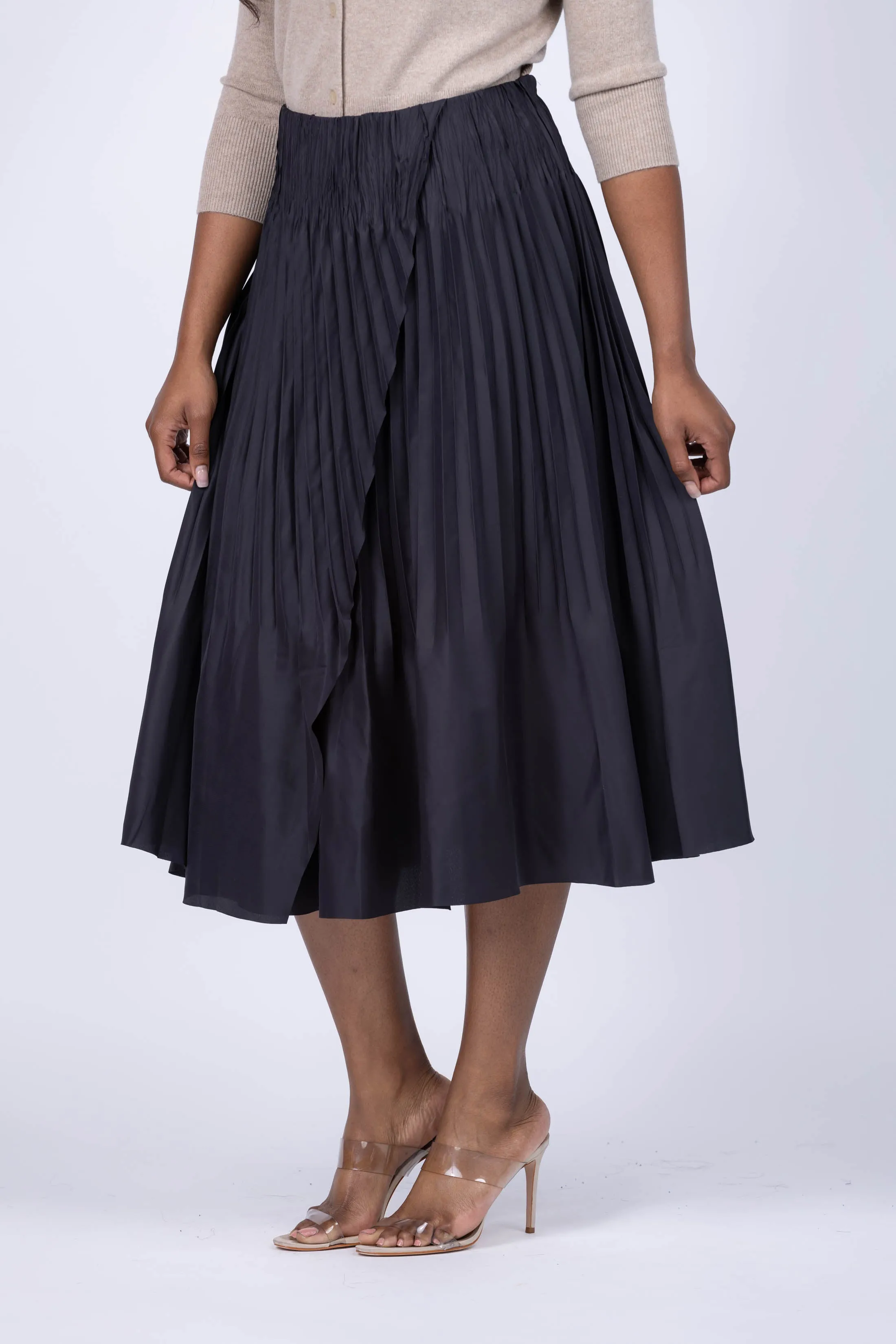 Vince Pintuck Pleated Pull On Skirt in Black